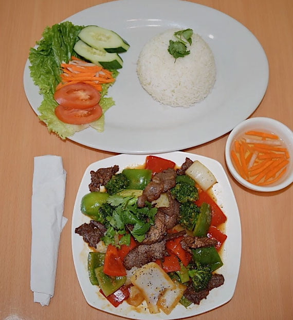 C5. Spicy Beef Sautéed w Broccoli, Bell Pepper, Onion in Lemongrass Sauce on Steamed Rice Dish C5. Spicy Beef Sautéed w Broccoli, Bell Pepper, Onion in Lemongrass Sauce on Steamed Rice Dish