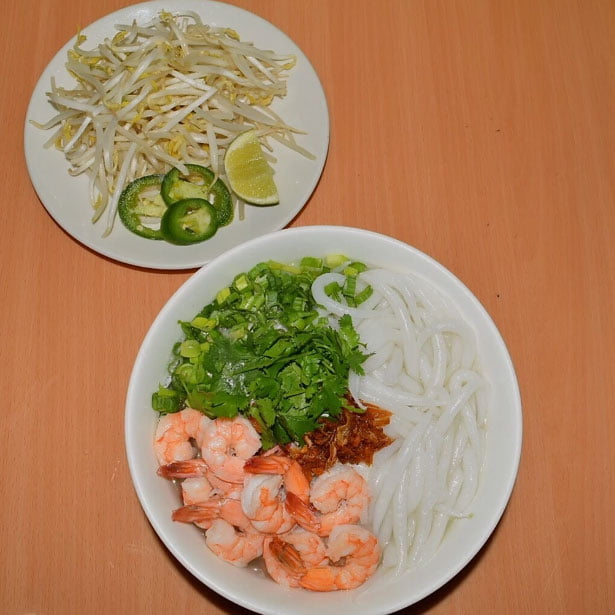 N11. Round Shape Noodle Soup w Shrimp N11. Round Shape Noodle Soup w Shrimp