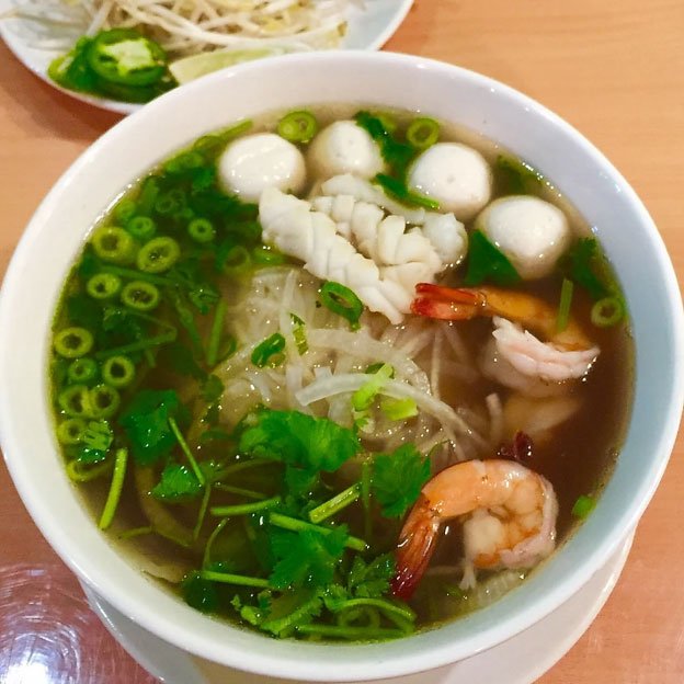 P24. PHO w Seafood (shrimp, calamari, fishballs)